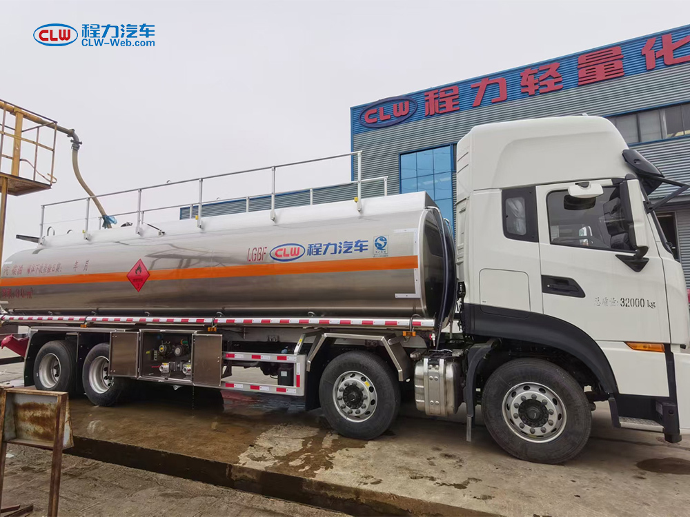 東風天龍8X4 30噸鋁合金油罐車